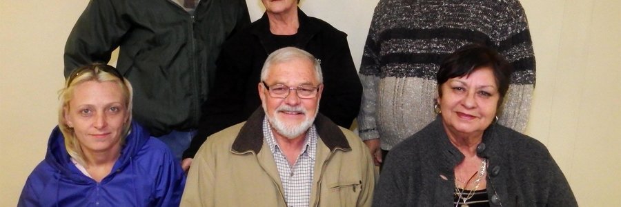 Gansbaai Belastingbetalers- en Inwoners Vereniging se nuwe Bestuur, met voor vlnr DedrÃ© Burger, Nico NaudÃ© en Ivy van Huyssteen. Agter vlnr is Phillip Rozenkranz en Maretha Geldenhuys, met mnr Kat Myburgh van Gansbaai Munisipaliteit wat die vergadering bygewoon het